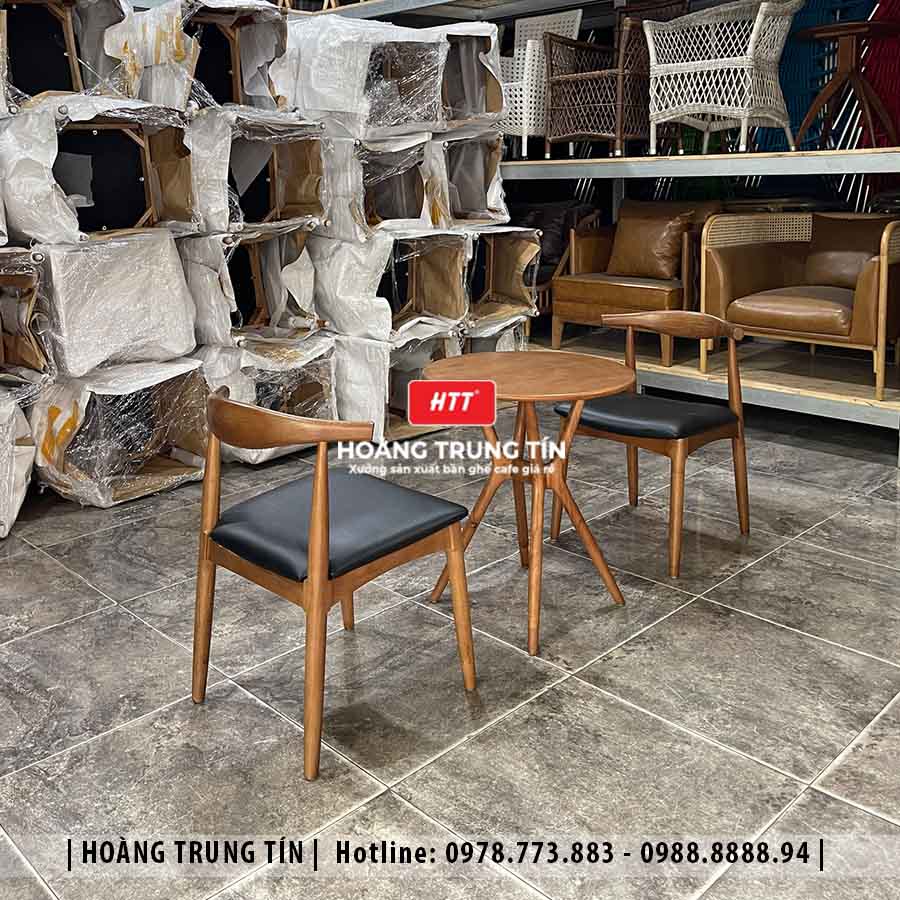Bàn ghế cafe gỗ nệm HTT017 - góc chụp khác tại xưởng
