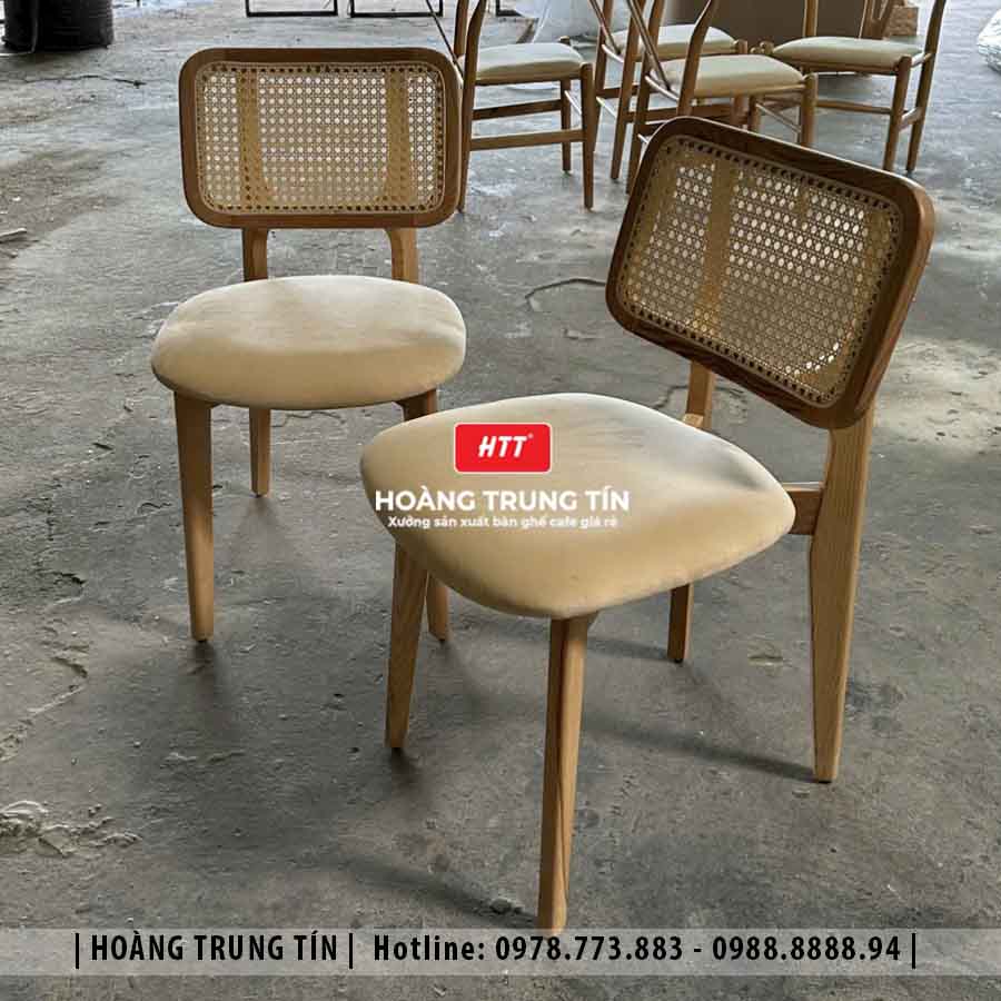 Ghế cafe gỗ nệm cao cấp HTT01 - góc chụp khác tại xưởng
