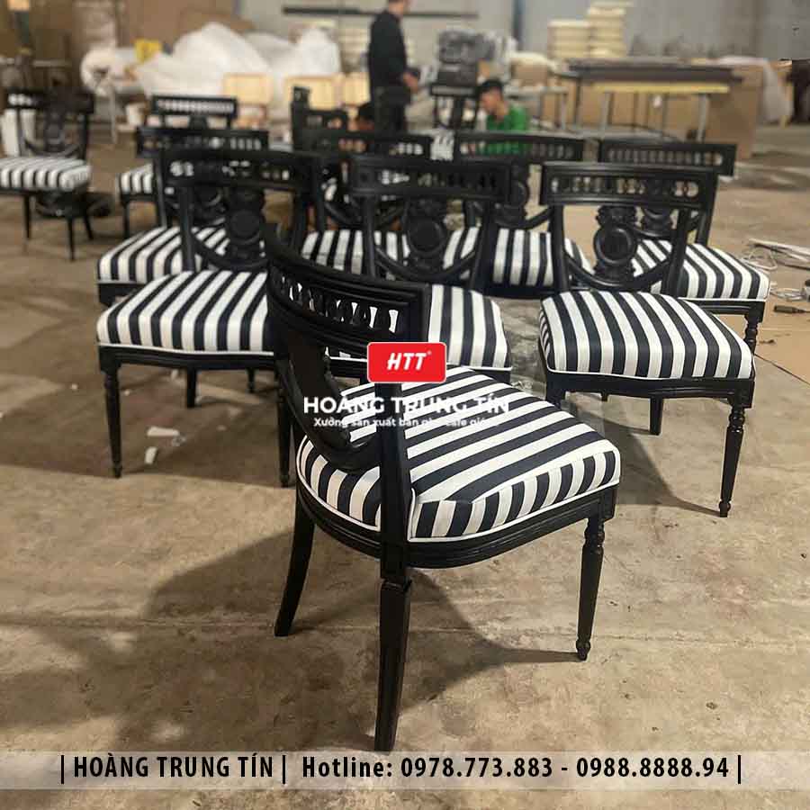 Ghế cafe gỗ nệm cổ điển cao cấp HTT01 - góc chụp khác tại xưởng