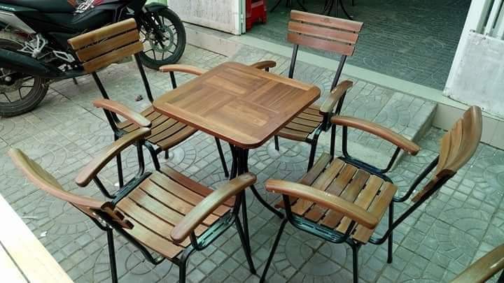 BÀN GHẾ SẮT HTT 8