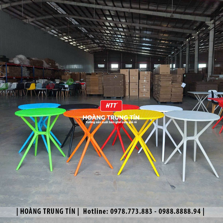 Bàn nhựa đúc nguyên khối HTT01