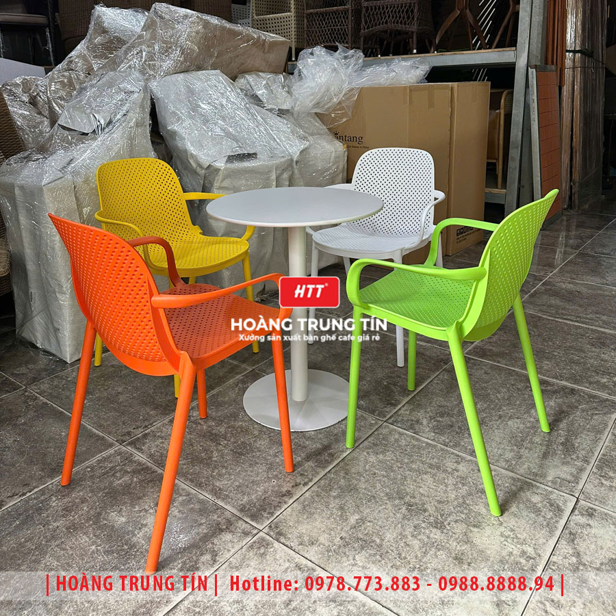Ghế nhựa đ&uacute;c nguy&ecirc;n khối HTT12