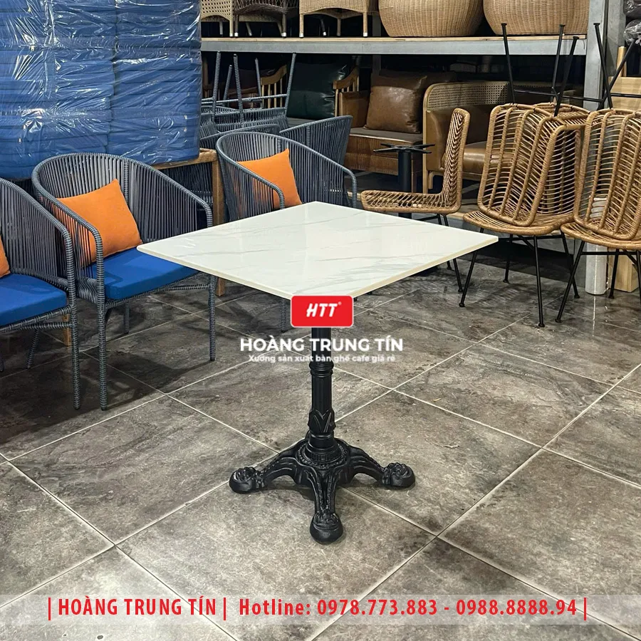 ban-cafe-chan-gang-mat-da-vuong