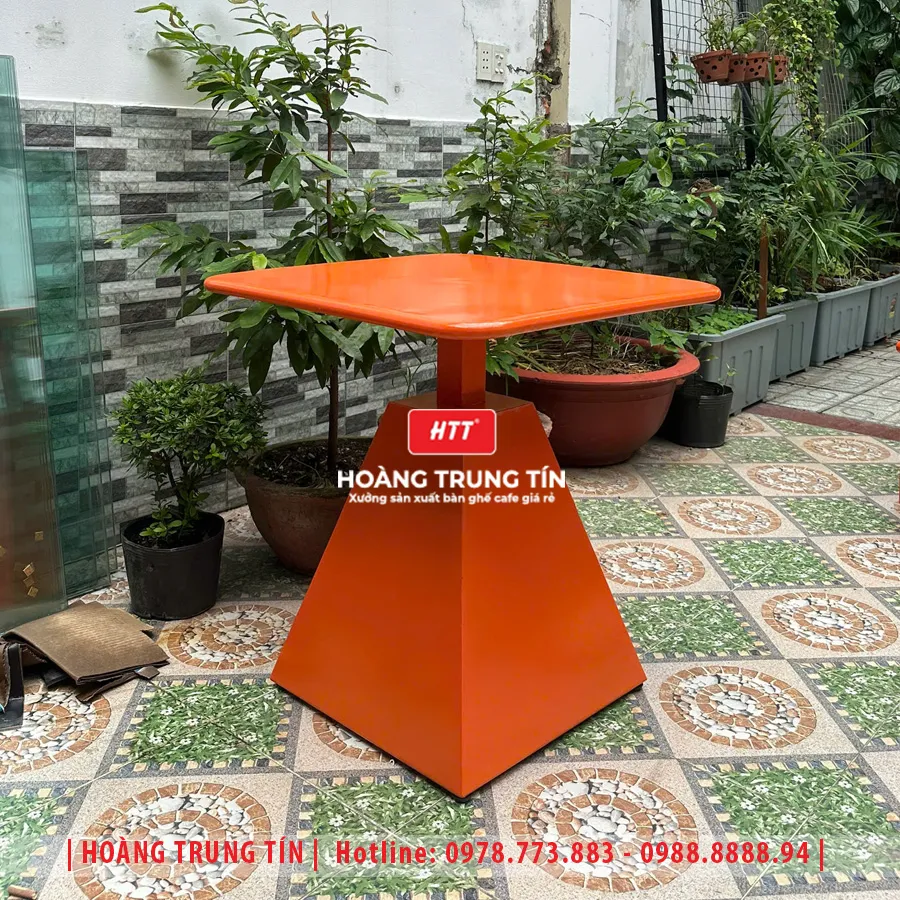 ban-cafe-sat-ngoai-troi-htt