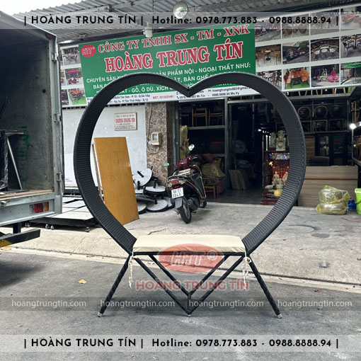 Ghế trang trí trái tim đan nhựa giả mây HTT012