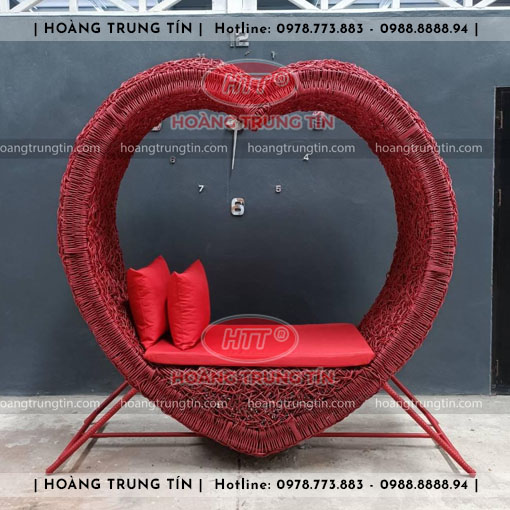 Ghế trang trí trái tim đan nhựa giả mây HTT018