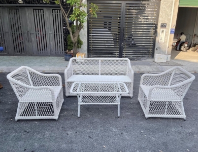 Bàn ghế giả mây là gì? Ưu điểm vượt trội và ứng dụng thực tế