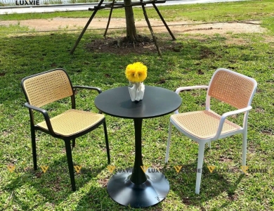 Bàn ghế cafe sân vườn phong cách cổ điển vs hiện đại
