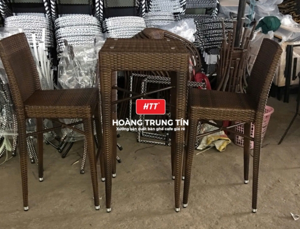 Bàn ghế bar đan nhựa mây ngoài trời HTT002