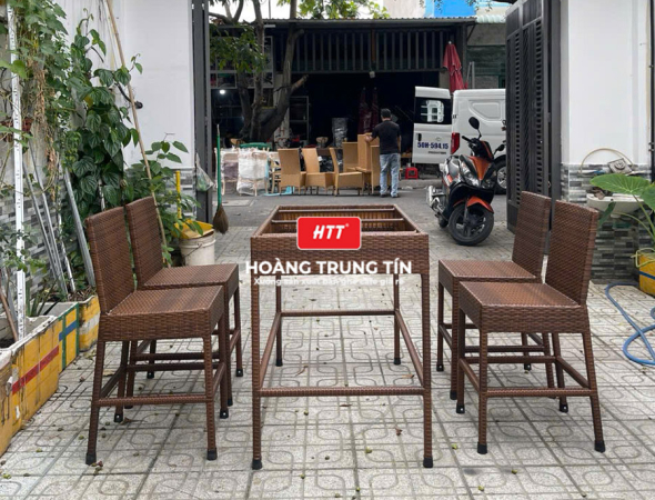 Bàn ghế nhà hàng đan nhựa mây HTT036