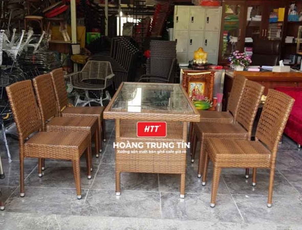 Bàn ghế nhà hàng đan nhựa mây HTT003