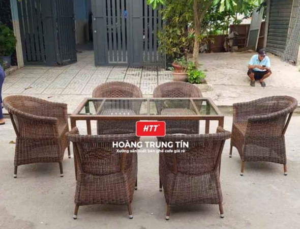 Bàn ghế nhà hàng đan nhựa mây HTT006