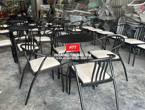 Bàn ghế cafe sắt nệm cao cấp HTT12