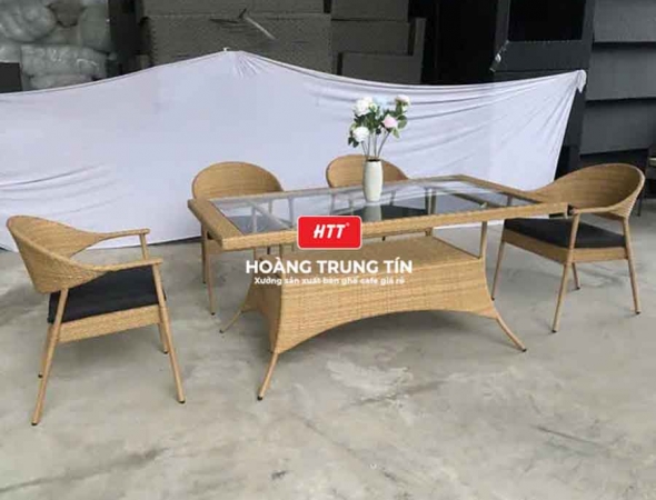 Bàn ghế nhà hàng đan nhựa mây HTT015