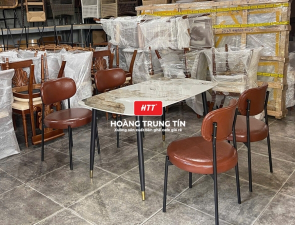 Bàn ghế nhà hàng sắt nệm cao cấp HTT03