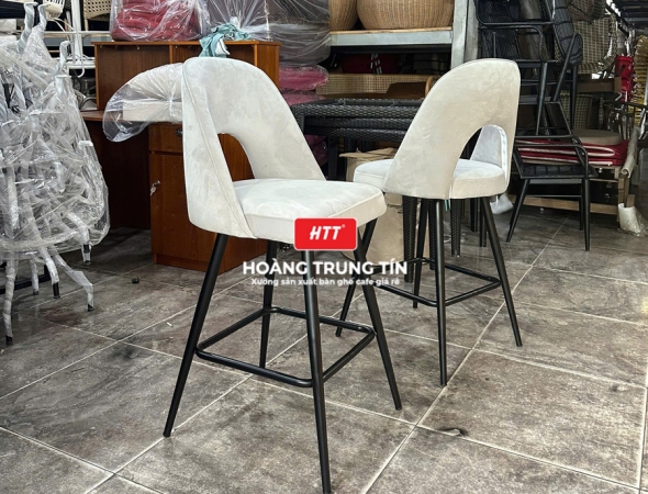 Bàn ghế bar sắt nệm HTT02