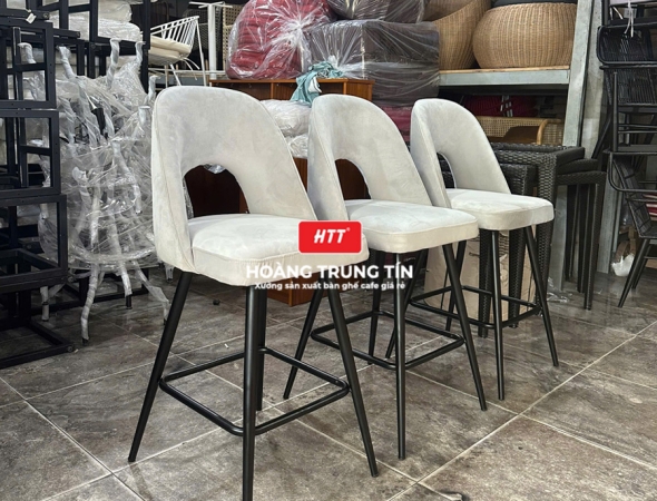 Bàn ghế bar sắt nệm HTT02
