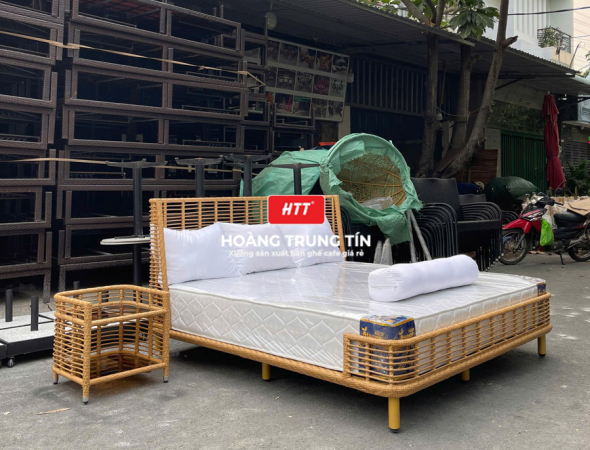 Giường ngủ đan nhựa giả mây HTT01