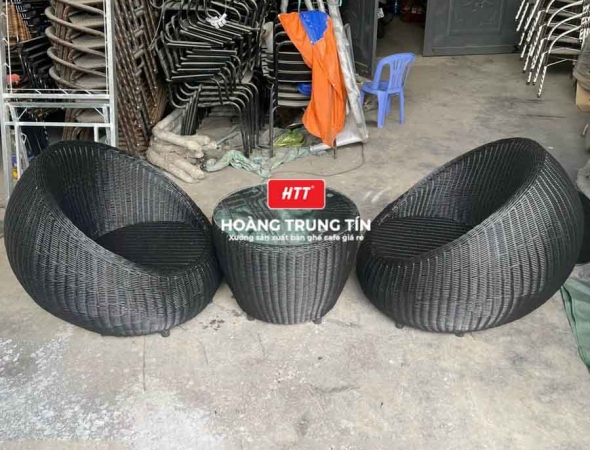 Bàn ghế sofa trứng đan nhựa mây HTT010