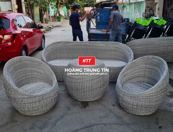 Bàn ghế sofa trứng đan nhựa mây HTT045