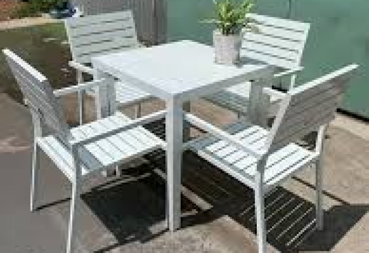 Bàn ghế cafe vỉa hè đẹp giá rẻ – Lựa chọn lý tưởng cho quán nhỏ