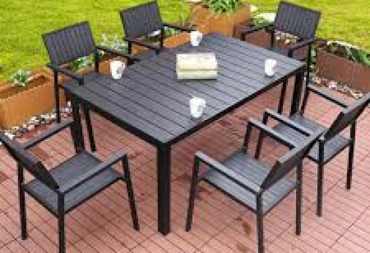 Bàn ghế quán nhậu thanh lý đẹp như mới, giá chỉ bằng một nửa