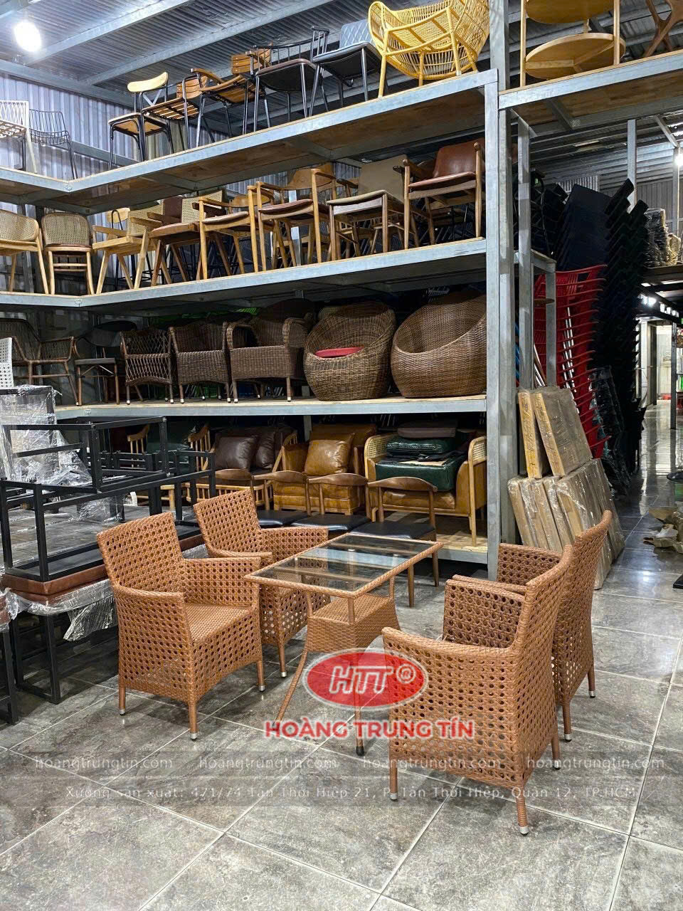 Bộ bàn cafe đang mắt cáo